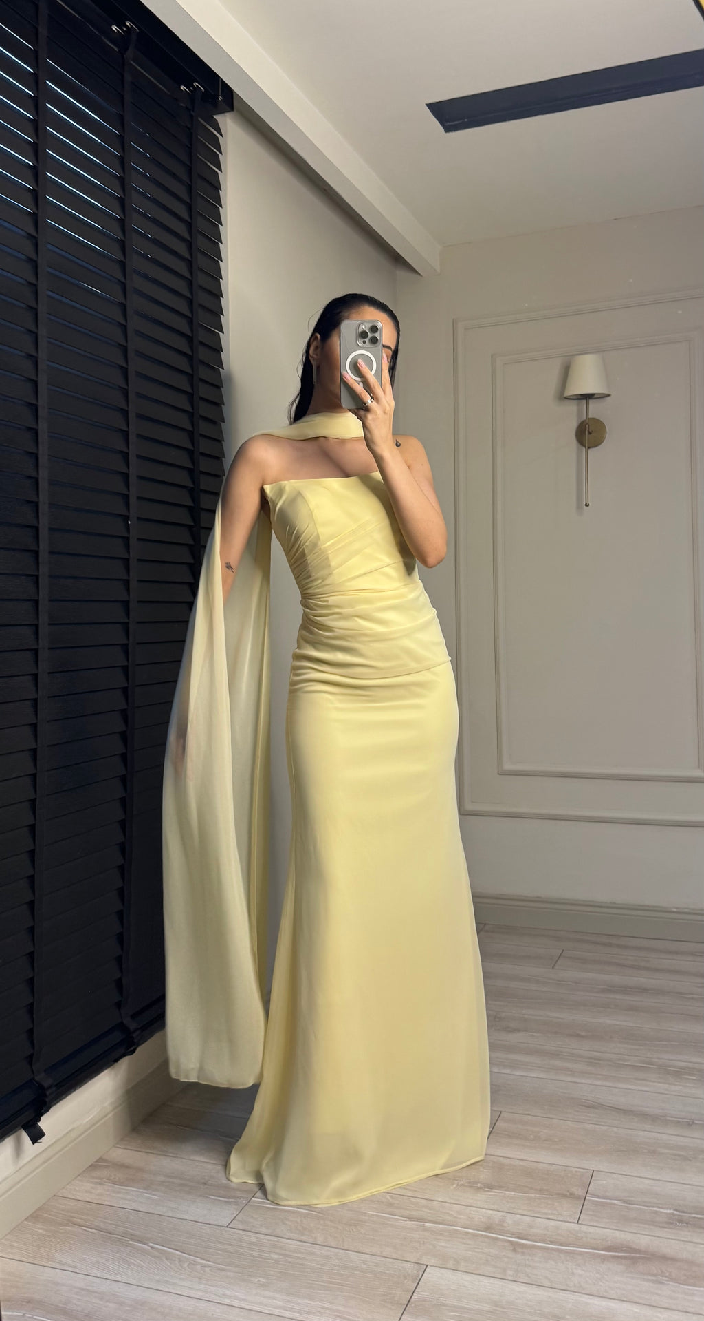 Straplez Drape Detay Fularlı Pastel Sarı Uzun Abiye