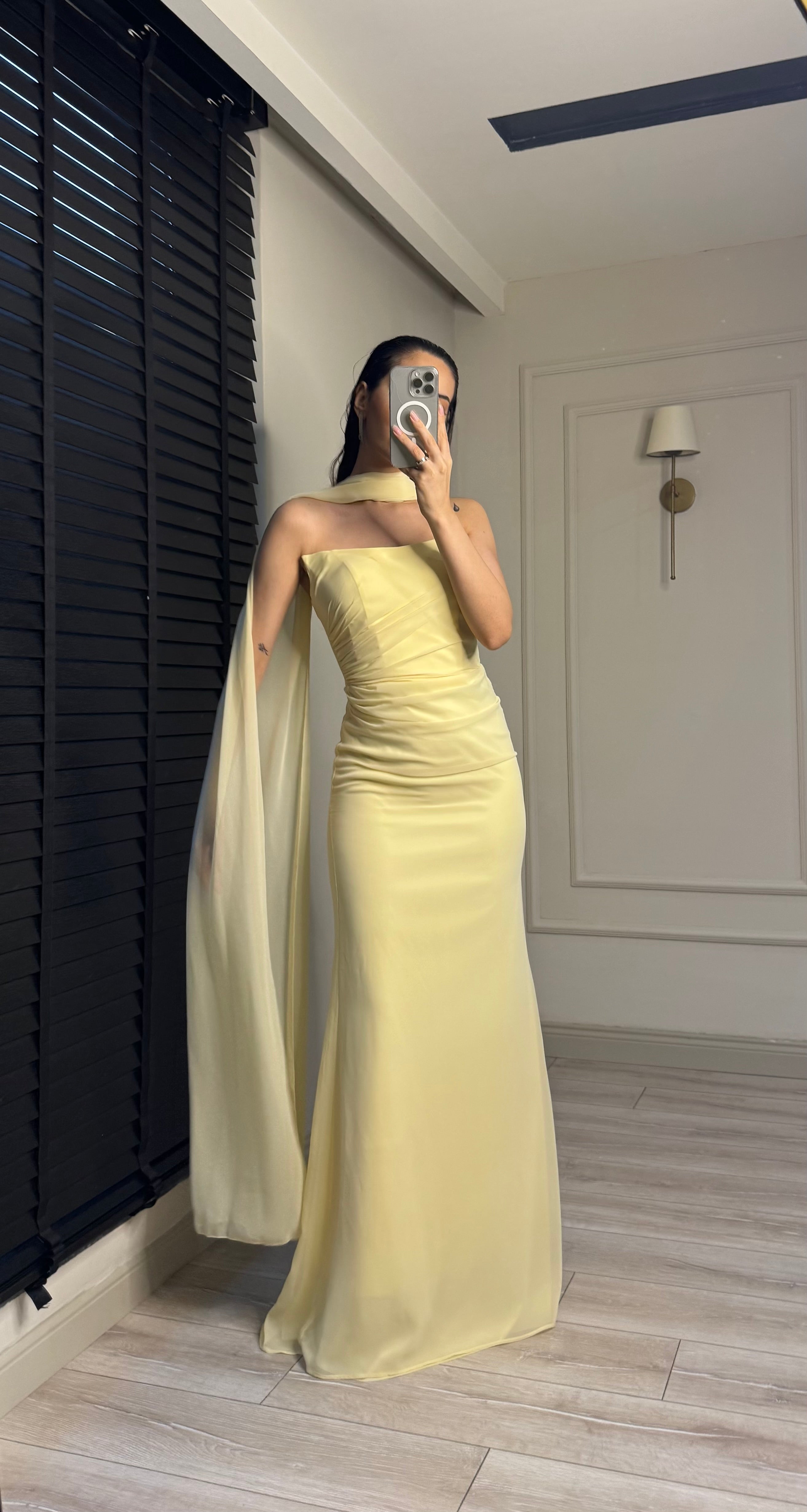 Straplez Drape Detay Fularlı Pastel Sarı Uzun Abiye