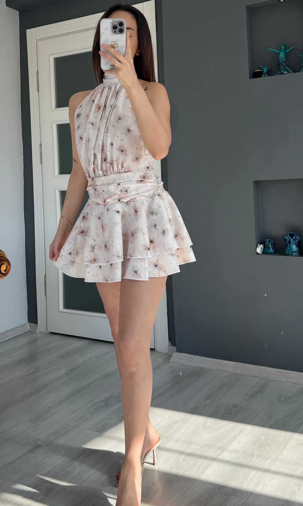 Sırt Dekolteli Çiçek Desenli Şortlu Elbise