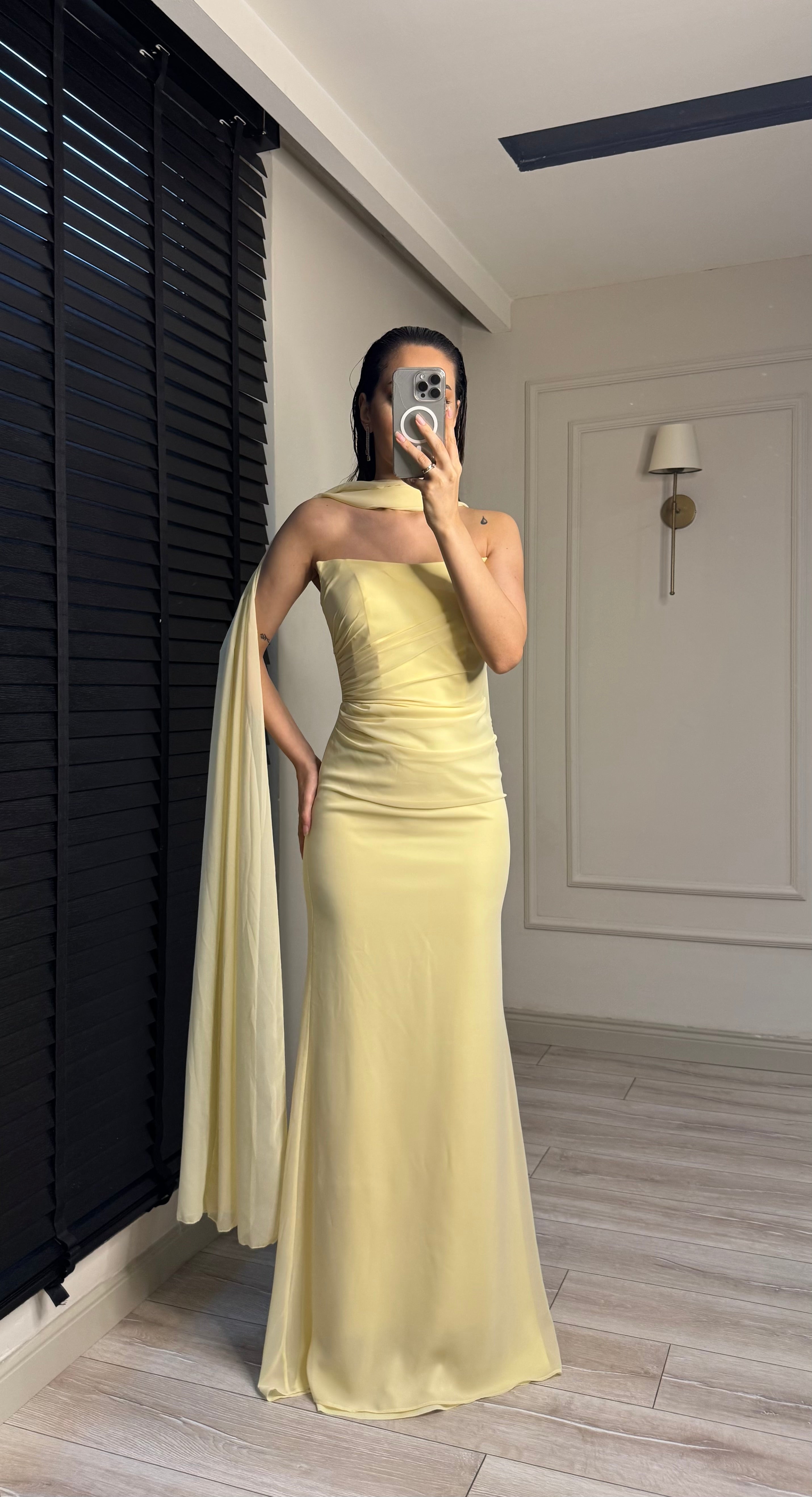 Straplez Drape Detay Fularlı Pastel Sarı Uzun Abiye