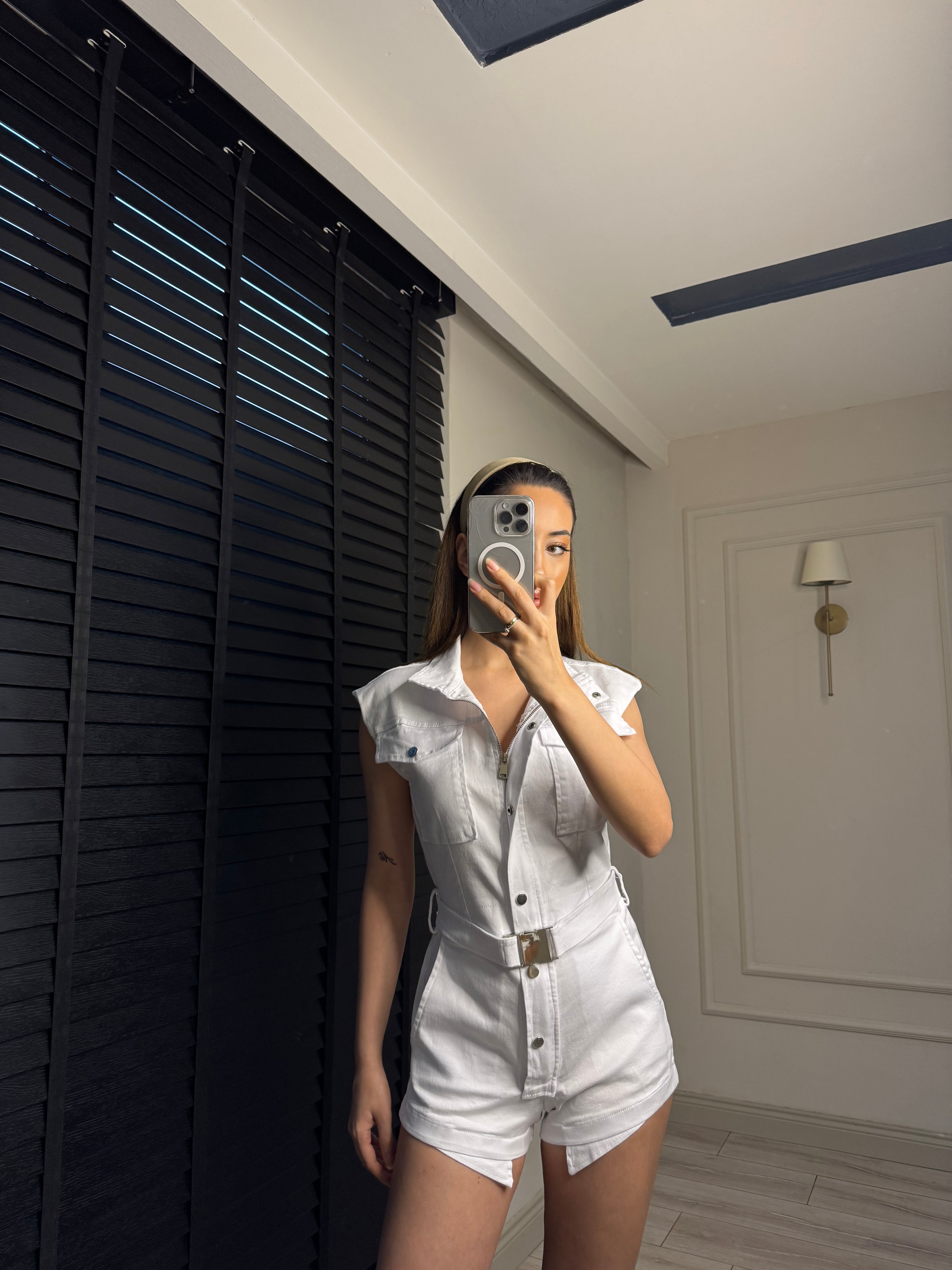 Beyaz Kemerli Denim Şort Tulum