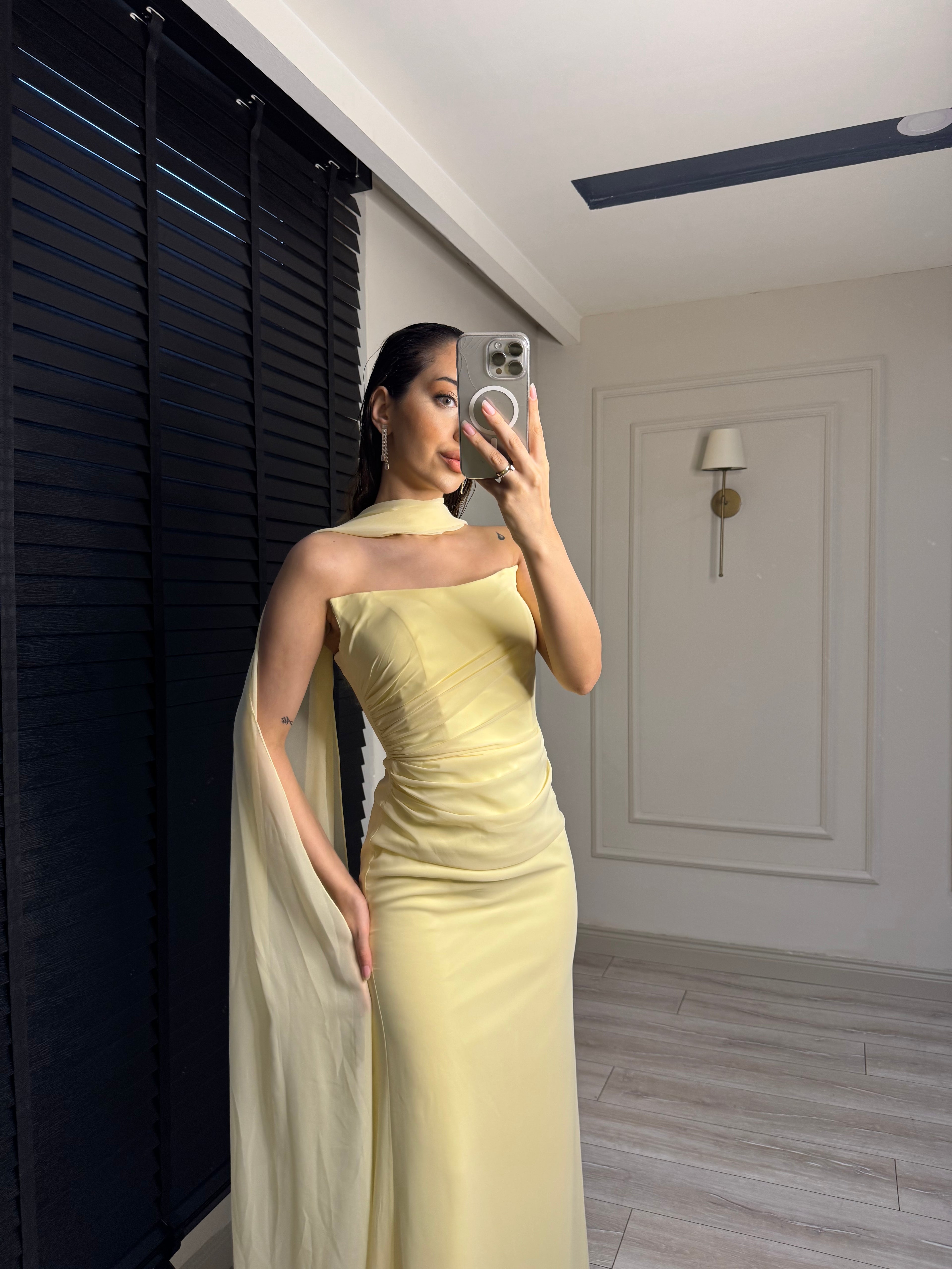 Straplez Drape Detay Fularlı Pastel Sarı Uzun Abiye