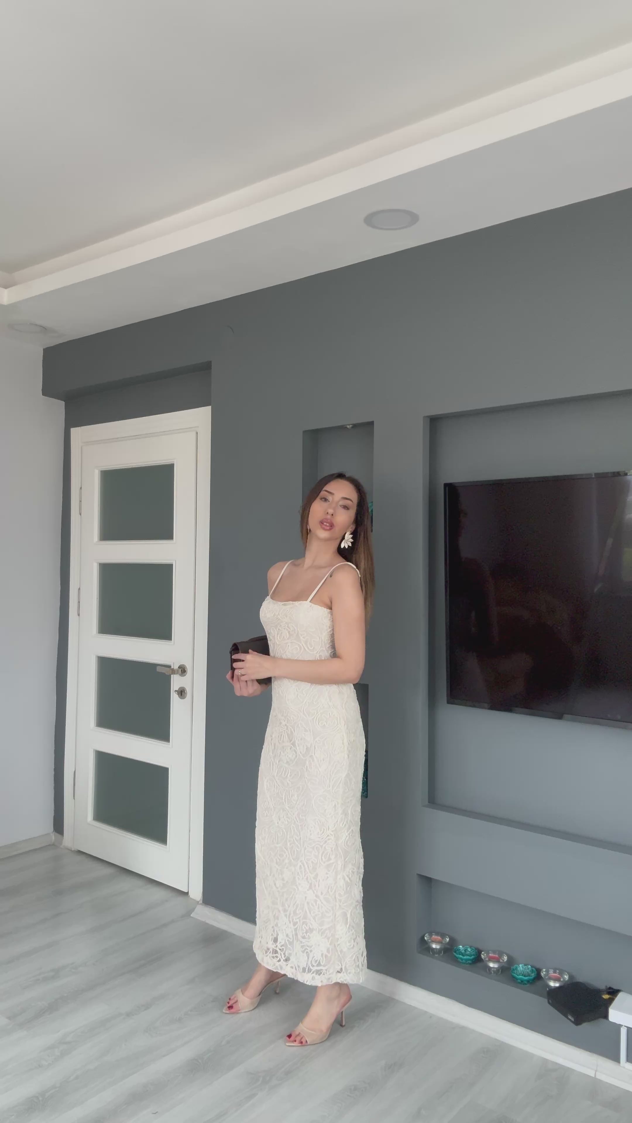 Askılı Nakışlı Midi Elbise